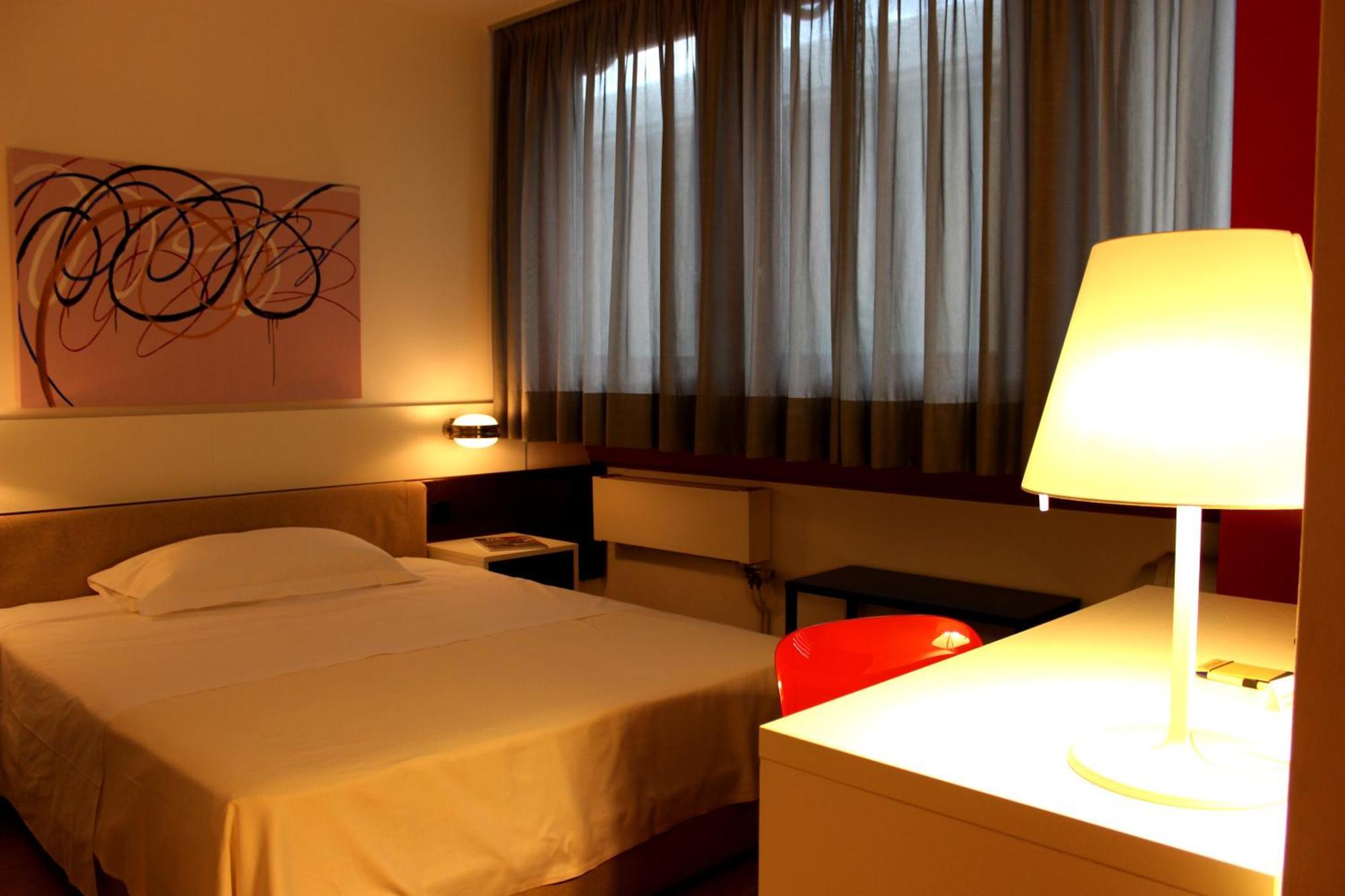 Hotel Garni Centro Chiasso Esterno foto
